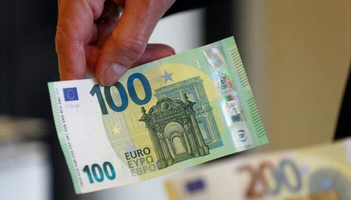 Nota de 100 euros — Foto: Yara Nardi/Reuters
